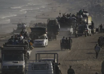 القوات الإسرائيلية تواصل هجومها البري على غزة وسط نزوح جماعي وانتقادات دولية