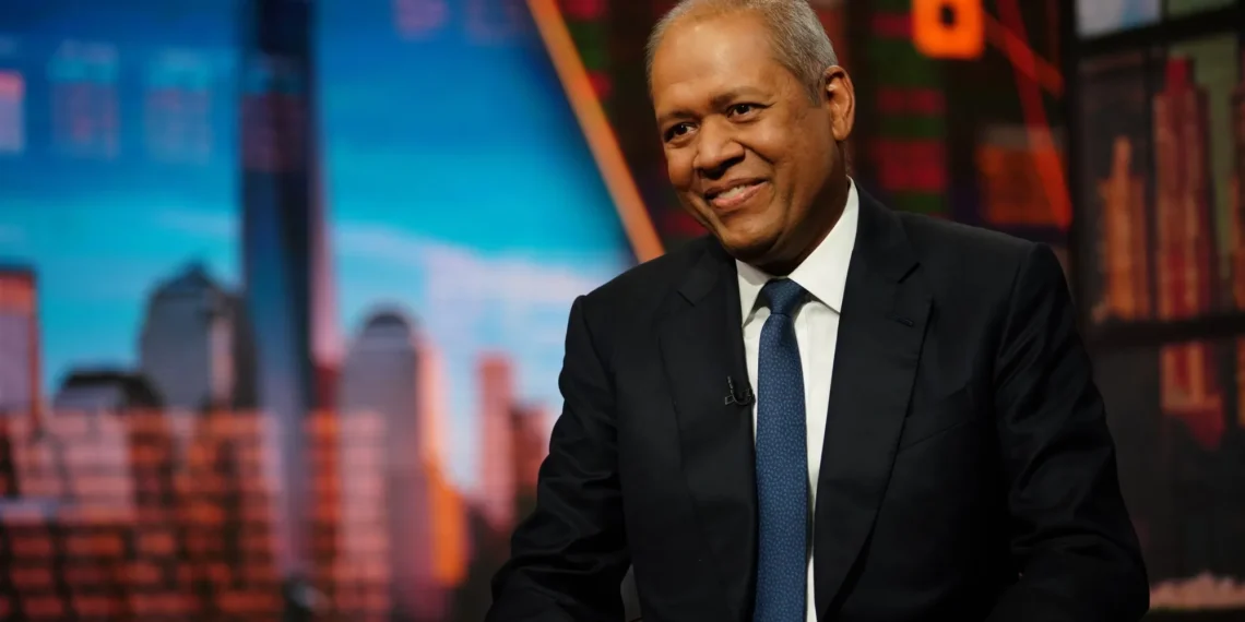 الرئيس التنفيذي لبنك باركليز يحذر من زيادة الضرائب على البنوك ويدعو الحكومة البريطانية إلى كبح أجور القطاع العام