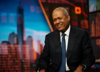 الرئيس التنفيذي لبنك باركليز يحذر من زيادة الضرائب على البنوك ويدعو الحكومة البريطانية إلى كبح أجور القطاع العام