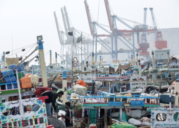 باكستان تعرض على المستثمرين الأميركيين تطوير ميناء في بَسني لمنافسة النفوذ الصيني