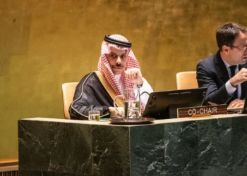 القيادة الصينية تتعهد بتعزيز الاستهلاك المحلي وتسريع الاكتفاء الذاتي في التكنولوجيا المتقدمة خلال خمس سنوات