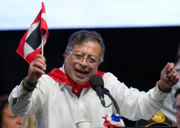 الأثرياء الفرنسيون يهربون رؤوس أموالهم إلى لوكسمبورغ وسويسرا مع تصاعد الاضطرابات السياسية في عهد ماكرون