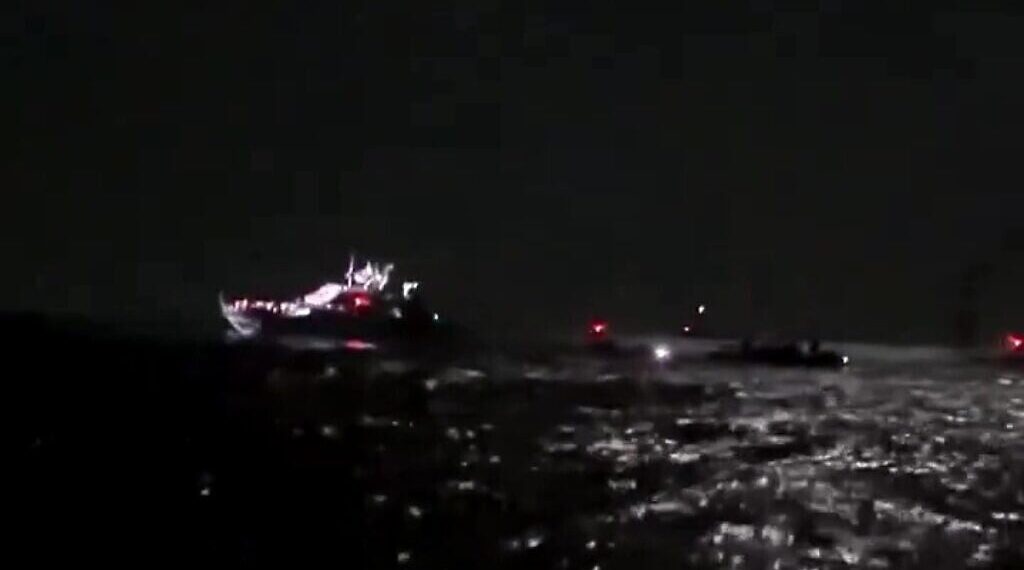 مستشارو ترامب يحذرون من خسائر اقتصادية بـ15 مليار دولار أسبوعياً في حال استمرار الإغلاق الحكومي