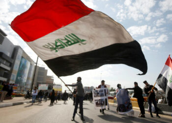 رئيس الوزراء الفرنسي يعلّق إصلاح نظام التقاعد في محاولة لإنقاذ حكومته من السقوط