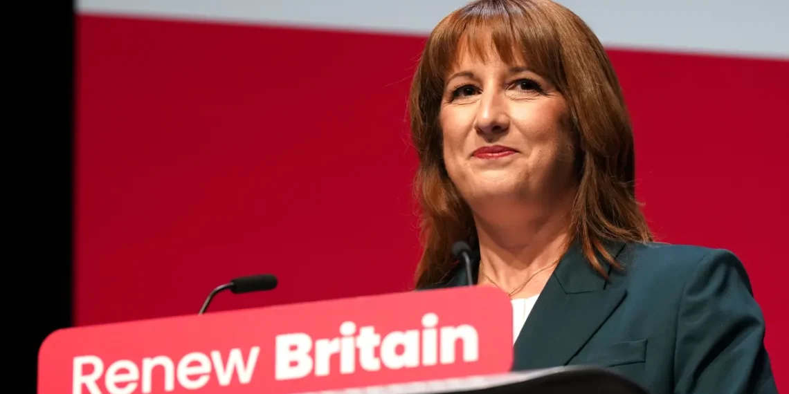 عشرات الآلاف يتظاهرون في الولايات المتحدة ضد ما وصفوه بـ«نزعة استبدادية» في إدارة ترامب