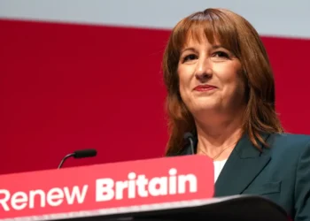 عشرات الآلاف يتظاهرون في الولايات المتحدة ضد ما وصفوه بـ«نزعة استبدادية» في إدارة ترامب