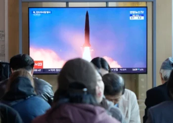 رئيس الوزراء الروسي ميخائيل ميشوستين يبحث مع رئيس الدوما فياتشيسلاف فولودين مشروع الموازنة الفدرالية للأعوام 2026–2028