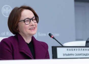 نابيولينا: الاقتصاد الروسي يدخل مرحلة «تباطؤ منضبط» مع بدء خفض أسعار الفائدة