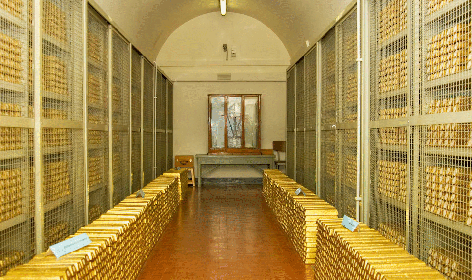 احتياطيات الذهب الإيطالية تتجاوز 300 مليار دولار وتصبح «درع الاستقرار» في مواجهة الدين والعواصف الاقتصادية