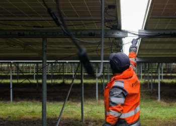 فرنسا أمام مأزق دستوري غير مسبوق بعد استقالة الحكومة