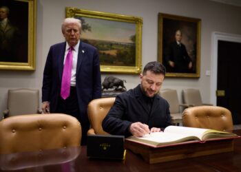 العقيد مايكل راندريانيرينا يتولى رئاسة مدغشقر بعد الإطاحة بأندري راجولينا