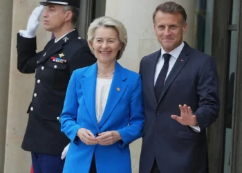 أزمة فرنسا السياسية تهزّ الثقة الأوروبية وتثير مخاوف على مستقبل اقتصاد منطقة اليورو