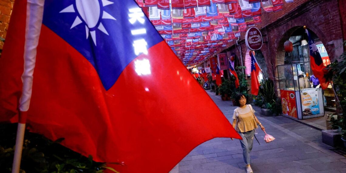 بوتين يكشف للمرة الأولى هيكل مقترحات السلام الأمريكية ويعلن استعداد موسكو لبدء مفاوضات مباشرة مع واشنطن