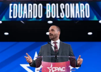 الجدل في واشنطن حول كيفية مواجهة مادورو يعيد إلى الأذهان غزو بنما… لكن الخبراء يحذّرون من وهم المقارنة