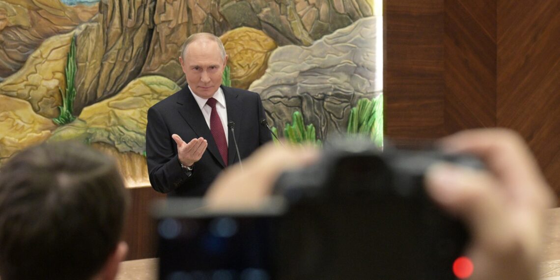 بوتين يكشف للمرة الأولى هيكل مقترحات السلام الأمريكية ويعلن استعداد موسكو لبدء مفاوضات مباشرة مع واشنطن