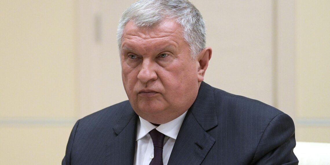 ترامب يتحرك مبكراً وبقوة لإعادة تشكيل انتخابات منتصف 2026 وسط تراجع شعبيته وقلق جمهوري من خسارة الكونغرس