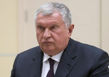 ترامب يتحرك مبكراً وبقوة لإعادة تشكيل انتخابات منتصف 2026 وسط تراجع شعبيته وقلق جمهوري من خسارة الكونغرس