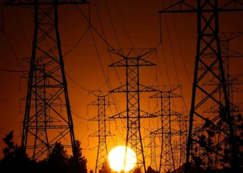 المفوضية الأوروبية تختار ثمانية مشاريع كبرى لتحديث شبكات الكهرباء في إطار حزمة “غريدز باكيج” بقيمة تريليون يورو