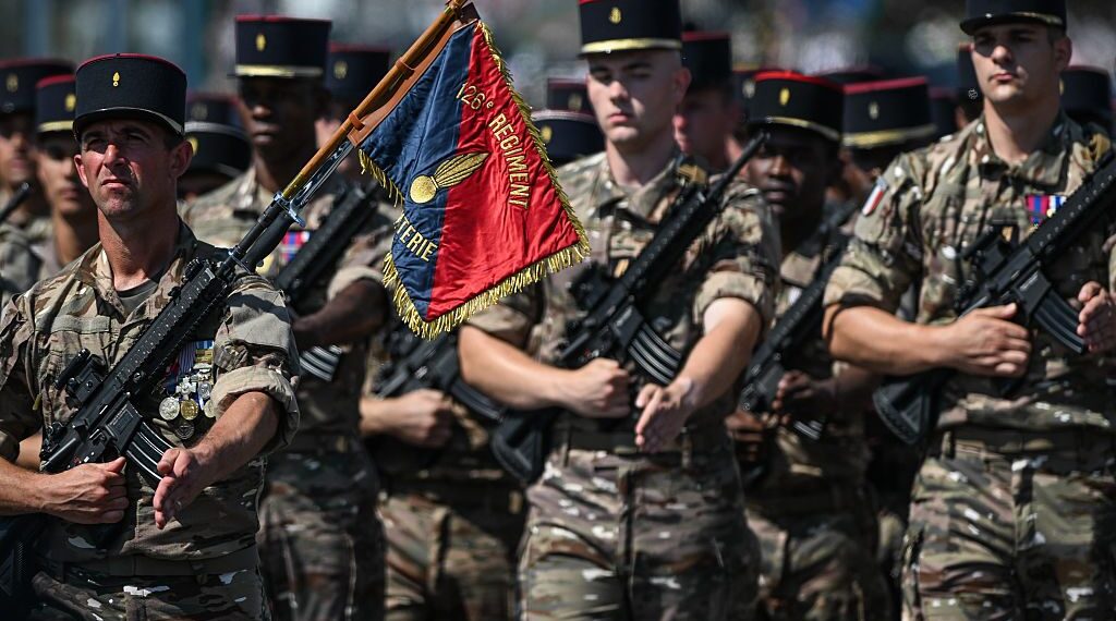 ماكرون يكشف عن خدمة عسكرية تطوعية جديدة لتعزيز قدرات الجيش الفرنسي ابتداءً من 2026