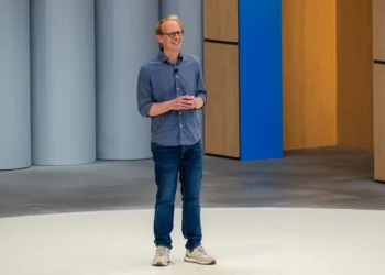 اختفاء صورة لترامب من ملفات إبستين يثير جدلاً في الكونغرس الأميركي