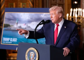 ماكرون يؤكد بناء حاملة طائرات نووية جديدة رغم الضغوط على المالية العامة