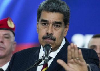 مادورو يتهم واشنطن بالسعي إلى تغيير النظام وتحويل فنزويلا إلى «مستعمرة»