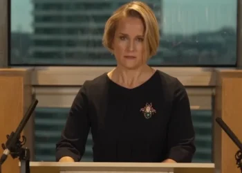 رئيسة الاستخبارات البريطانية تحذر من دخول العالم مرحلة «بين السلم والحرب»