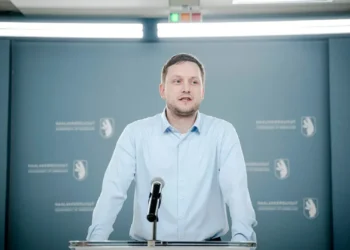 رئيس وزراء غرينلاند يستبعد سيناريو السيطرة الأميركية ويدعو إلى تهدئة المخاوف