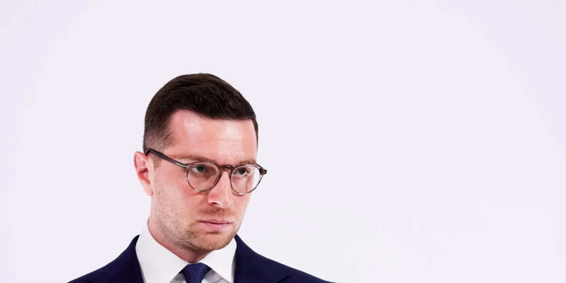 طهران تحذر من الحرب إذا «اختبرت» واشنطن خيار القوة