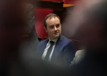 احتجاجات إيران تدخل أسبوعها الثالث وسط تشديد القمع وبروز دور قيادي لرضا بهلوي