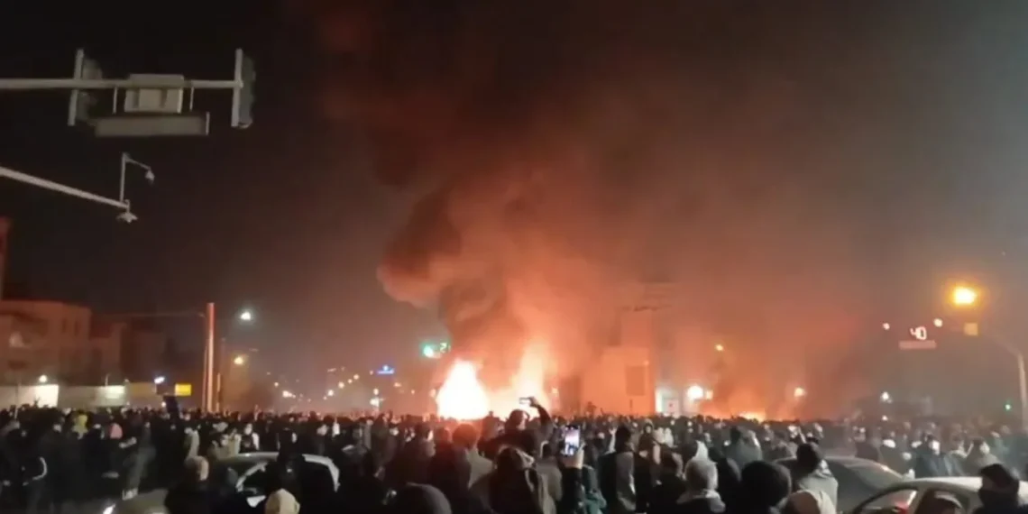 اضطرابات واسعة في الإنترنت بإيران مع تصاعد الاحتجاجات وسقوط قتلى