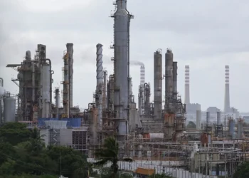 عزل مادورو لن يهز أسواق النفط في المدى القريب رغم الصدمة السياسية