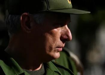 دراسة تحذّر من قدرة الذكاء الاصطناعي على تصنيع صور مزيفة مقنعة لإبستين مع قادة عالميين