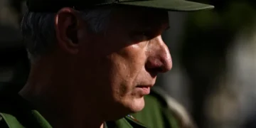 دراسة تحذّر من قدرة الذكاء الاصطناعي على تصنيع صور مزيفة مقنعة لإبستين مع قادة عالميين