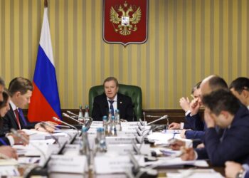 سافيلييف يبحث تقدم إعادة إعمار المطارات ضمن مشروع «نظام نقل فعّال»