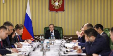 سافيلييف يبحث تقدم إعادة إعمار المطارات ضمن مشروع «نظام نقل فعّال»