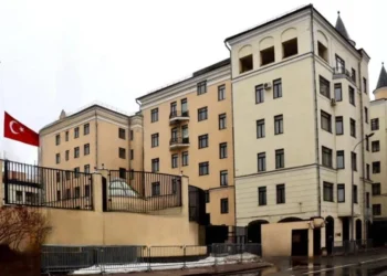 دراسة تحذّر من قدرة الذكاء الاصطناعي على تصنيع صور مزيفة مقنعة لإبستين مع قادة عالميين