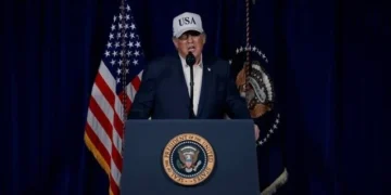 الولايات المتحدة وإسرائيل تشنان ضربات عسكرية منسقة على إيران وسط تبادل صاروخي في المنطقة