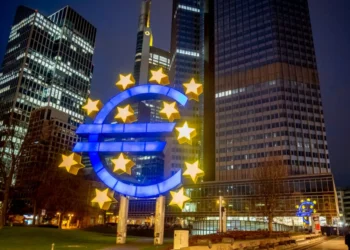 رئيس «التعاون الاقتصادي والتنمية» يدعو قادة أوروبا للإصغاء إلى توصيات دراغي لمواجهة أثر الرسوم