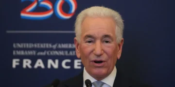 فرنسا تقيد وصول السفير الأمريكي إلى الوزراء بعد خلاف دبلوماسي بشأن مقتل ناشط يميني