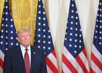 زالوجني يكشف عن توترات عميقة مع زيلينسكي وسط تكهنات بدوره السياسي المستقبلي