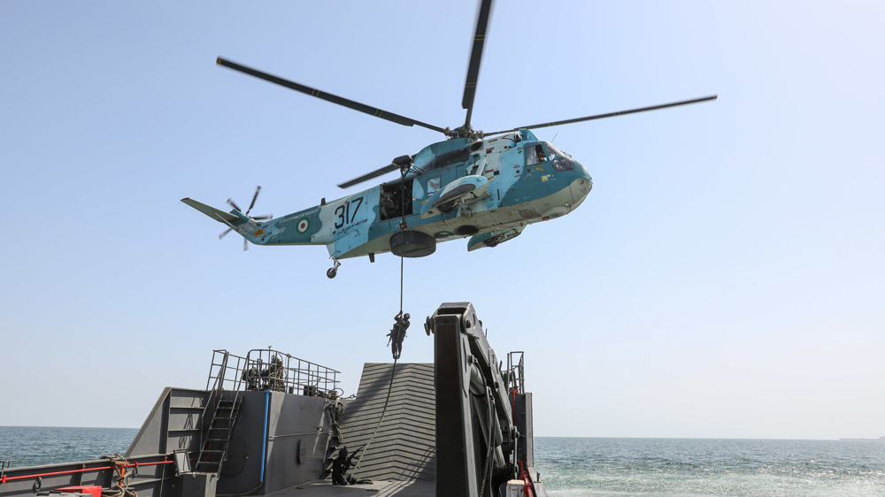 قوات بحرية إيرانية وروسية تنفذ عملية محاكاة لتحرير سفينة مختطفة قرب بندر عباس