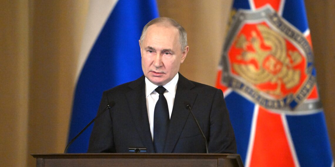 بوتين يوقع تعديلات تُلزم شركات الاتصالات بتعليق الخدمات بناءً على طلب جهاز الأمن الفيدرالي