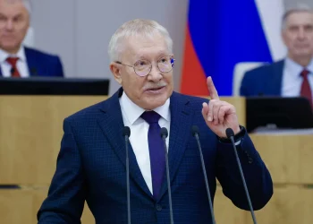 نائب روسي ينتقد زيارة زيلينسكي للسعودية ويحذر من تداعيات اقتصادية عالمية للحرب