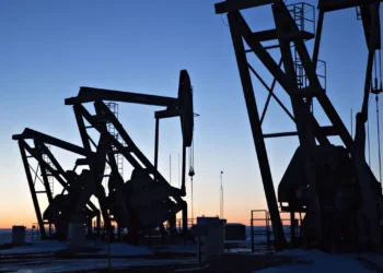 ارتفاع أسعار النفط مع استمرار الغموض حول تأمين مضيق هرمز