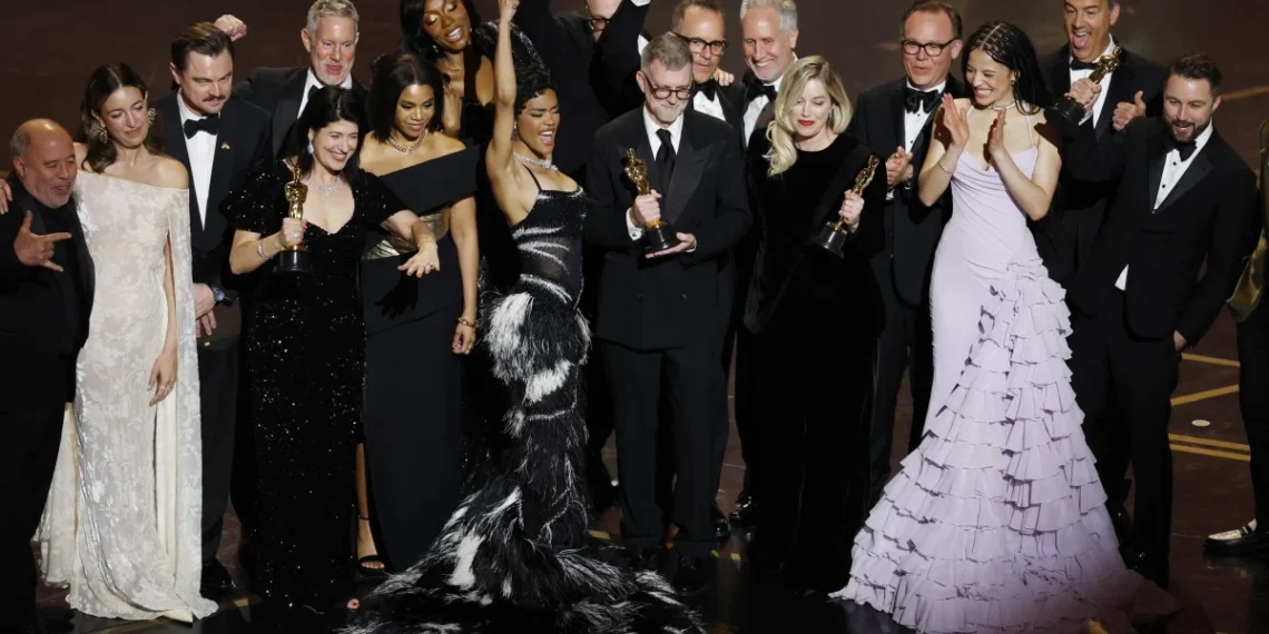 فيلم “معركة بعد أخرى” يحصد ست جوائز أوسكار بينها أفضل فيلم وأفضل مخرج