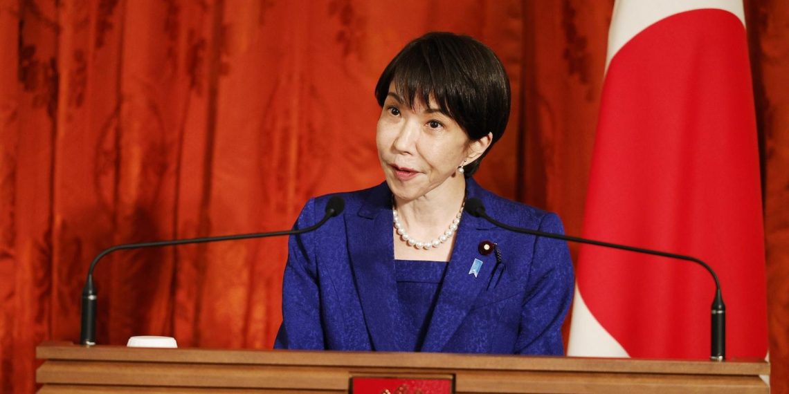 تراجع طفيف في شعبية حكومة تاكائيتشي مع تصاعد القلق من أزمة الطاقة