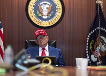 نائب الرئيس الأمريكي يصل إلى بودابست دعماً لأوربان قبل انتخابات حاسمة