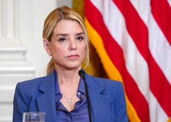 ترامب يقيل بام بوندي ويعين تود بلانش قائماً بأعمال وزير العدل