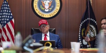 نائب الرئيس الأمريكي يصل إلى بودابست دعماً لأوربان قبل انتخابات حاسمة